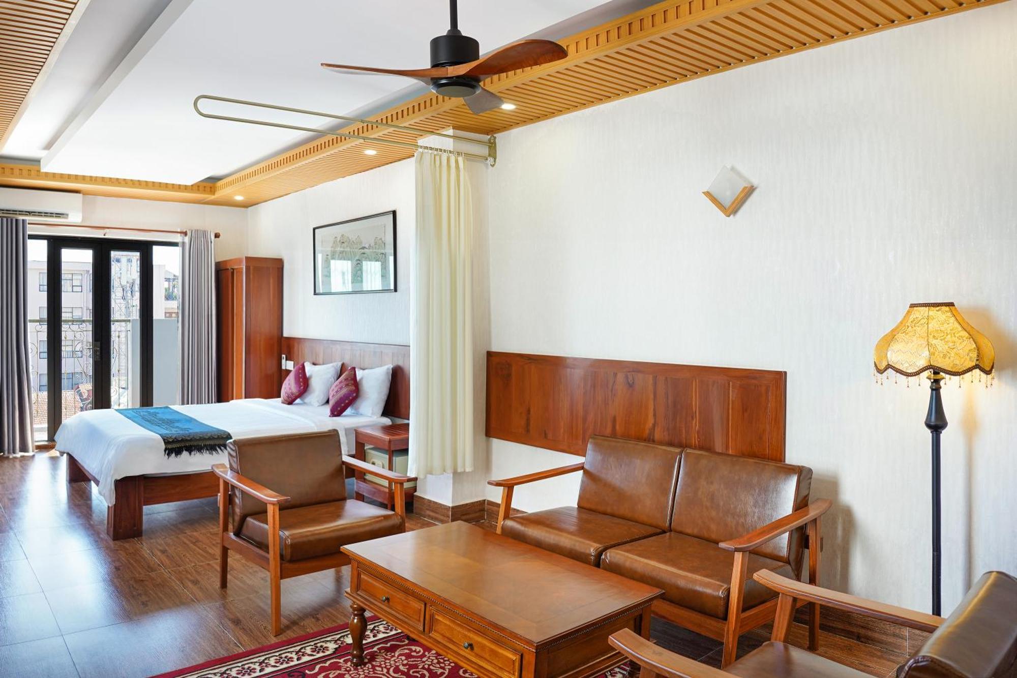 Phuminh Hotel Riverside Phnom Penh Exterior photo