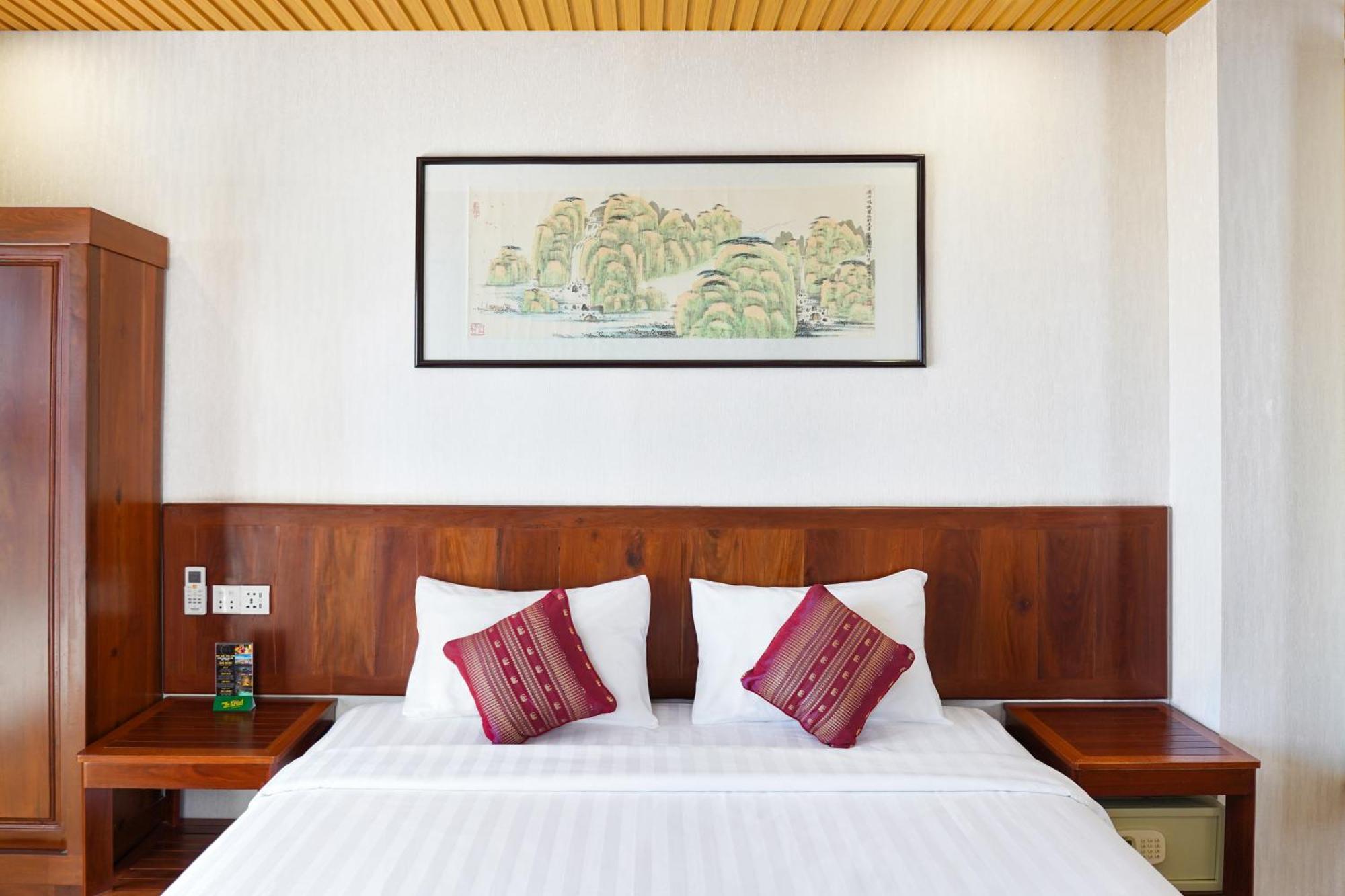 Phuminh Hotel Riverside Phnom Penh Exterior photo