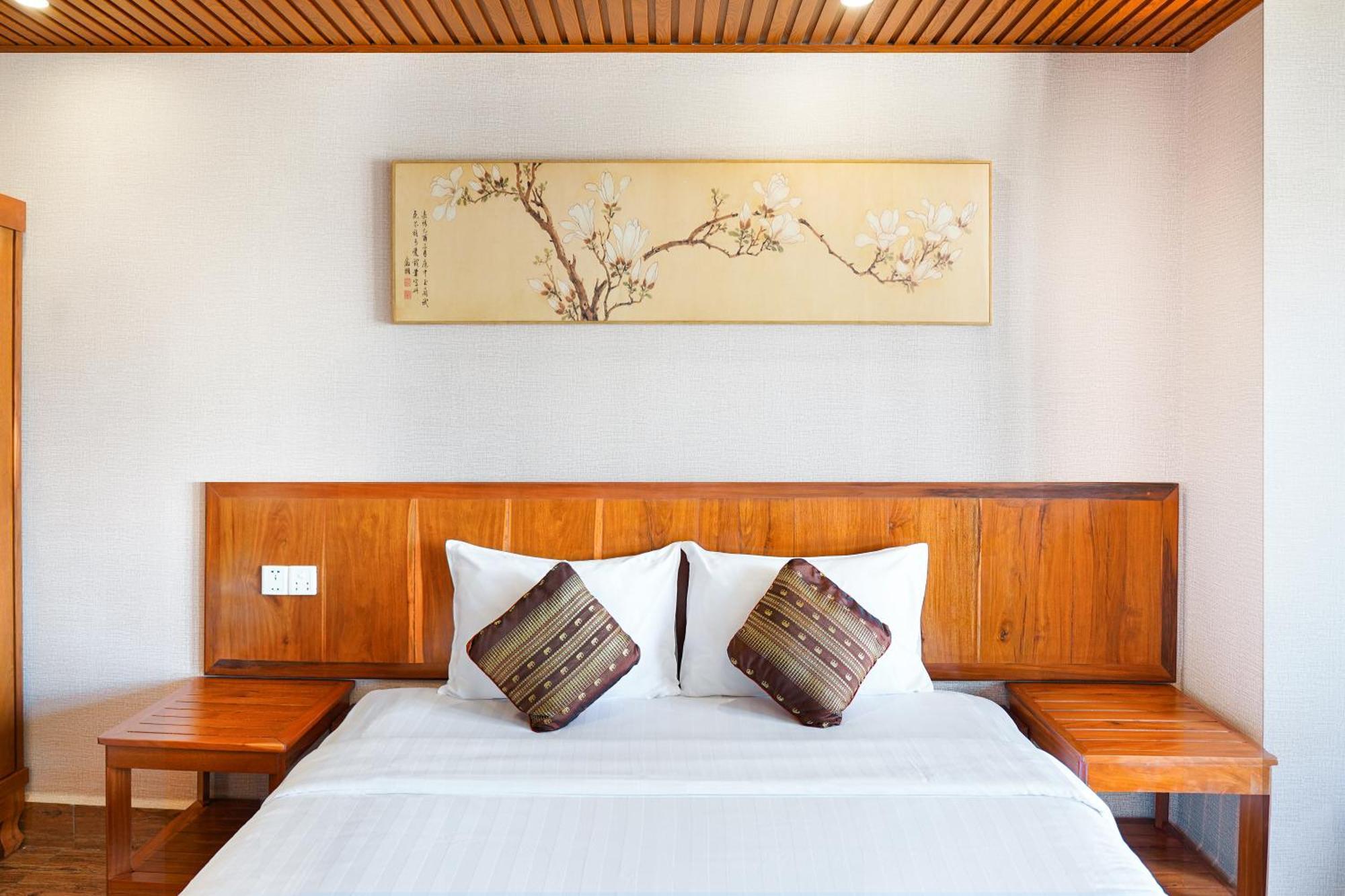 Phuminh Hotel Riverside Phnom Penh Exterior photo
