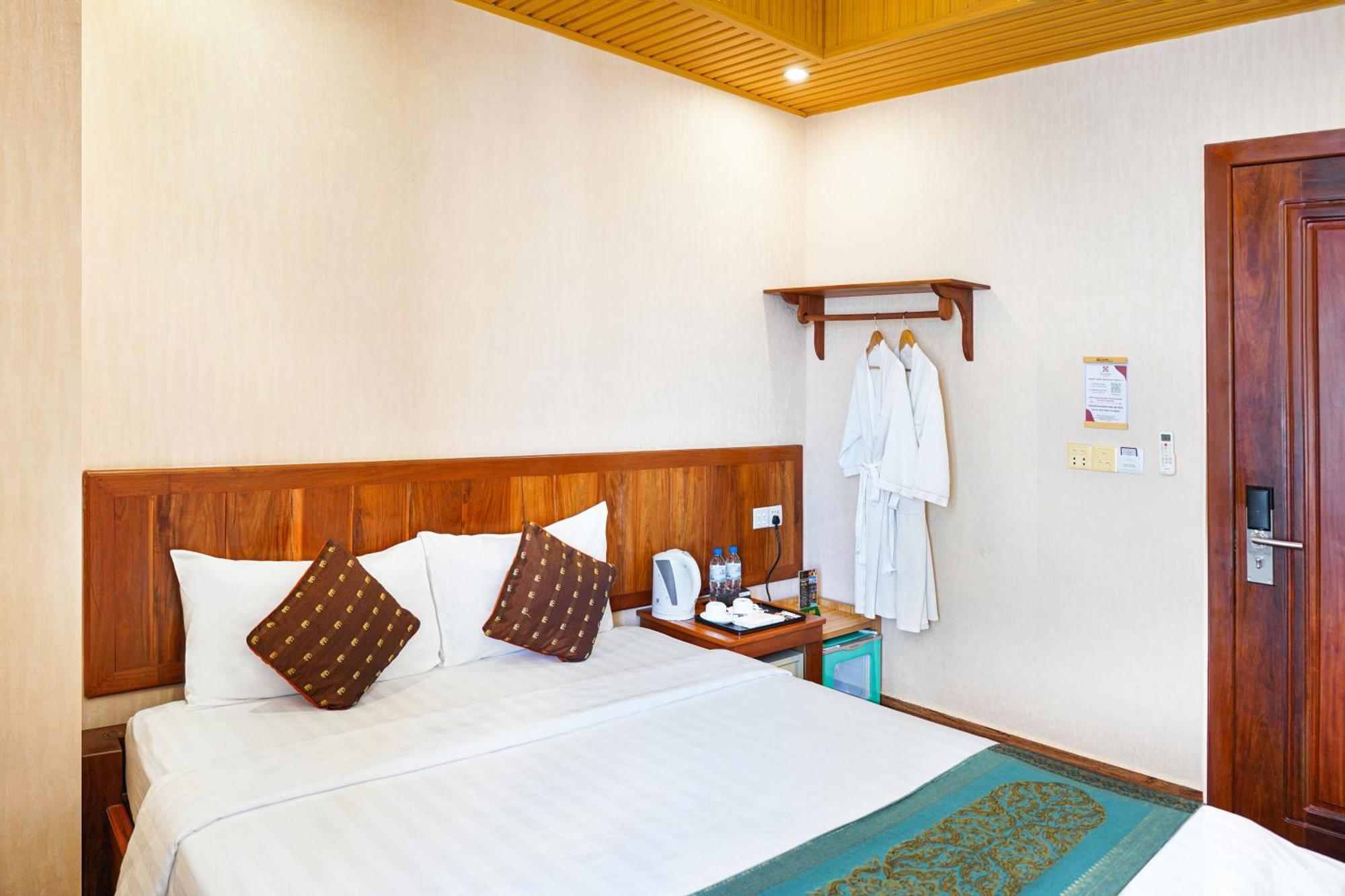 Phuminh Hotel Riverside Phnom Penh Exterior photo