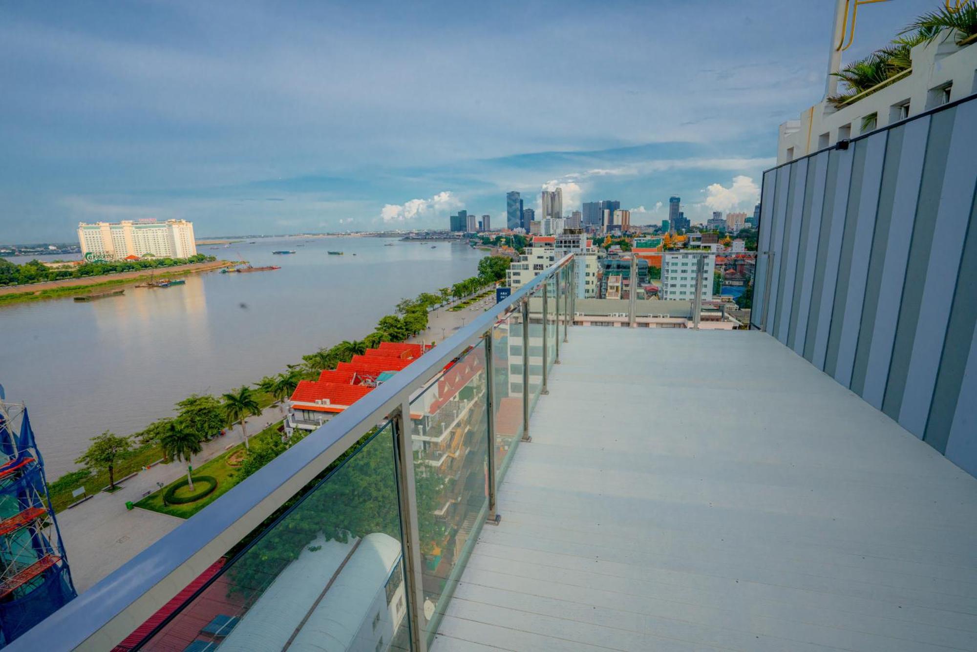 Phuminh Hotel Riverside Phnom Penh Exterior photo