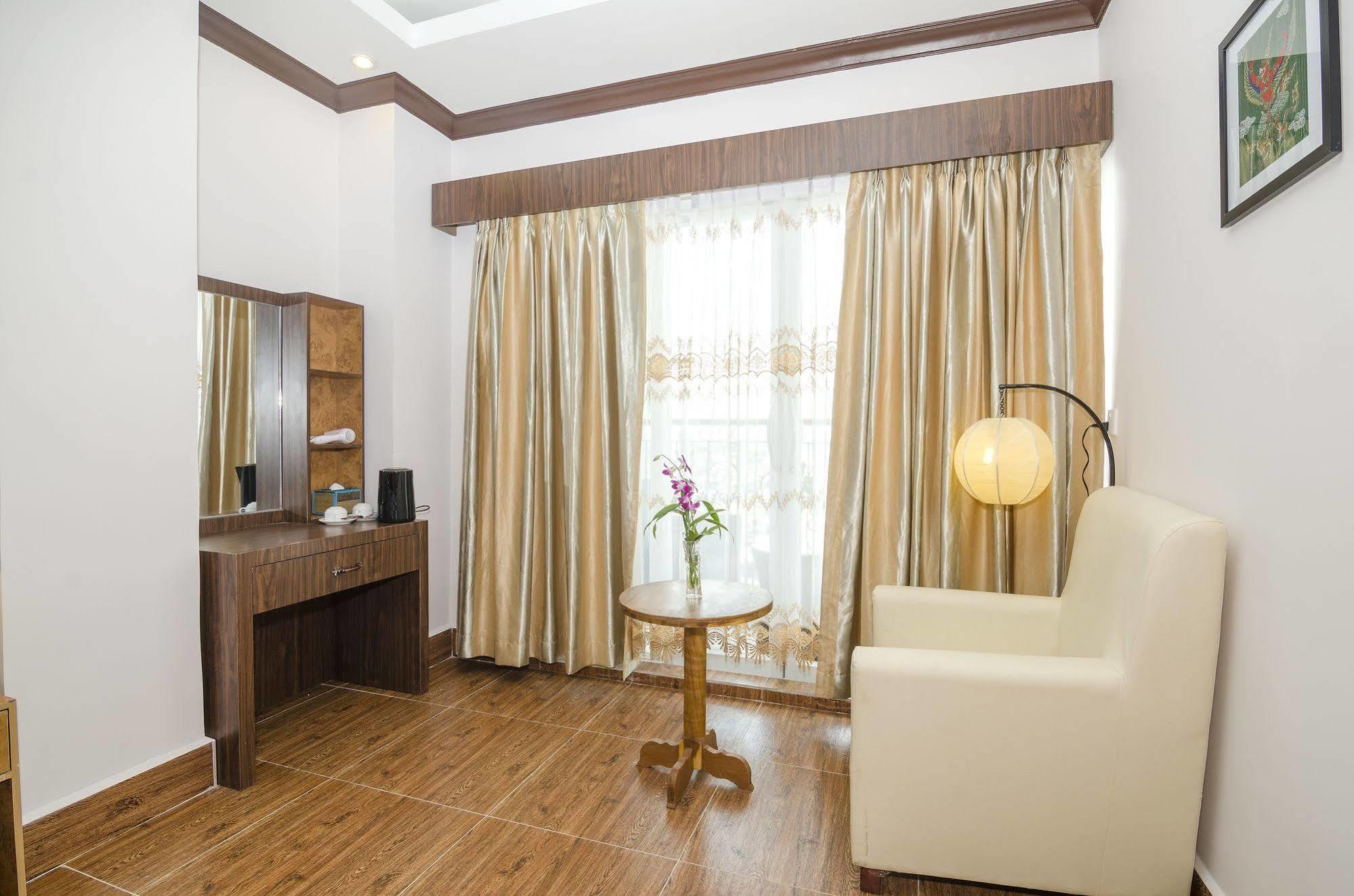 Phuminh Hotel Riverside Phnom Penh Exterior photo